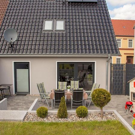 Familienfreundliches Ferienhaus In Kroepelin Bagian luar foto