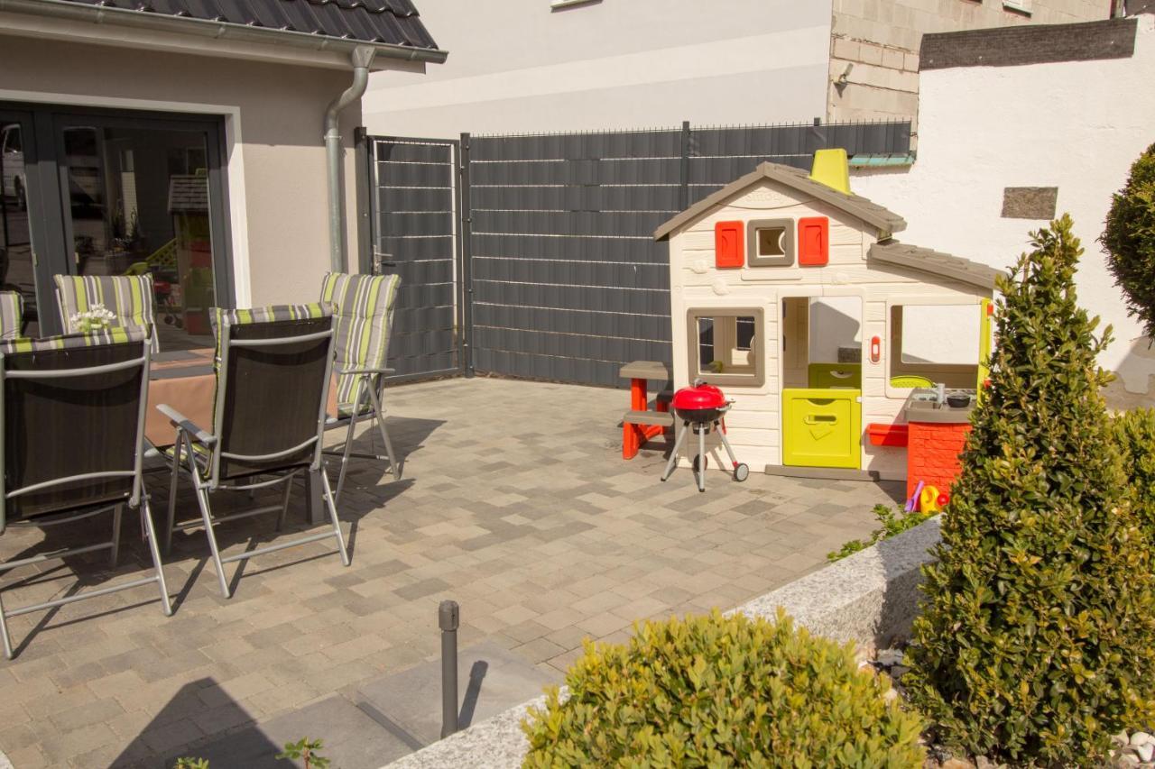 Familienfreundliches Ferienhaus In Kroepelin Bagian luar foto